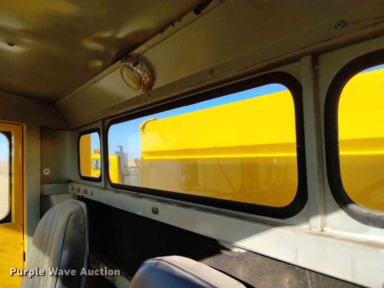 image for item DV6511 1984 Oshkosh  P-2330-1 dump truck