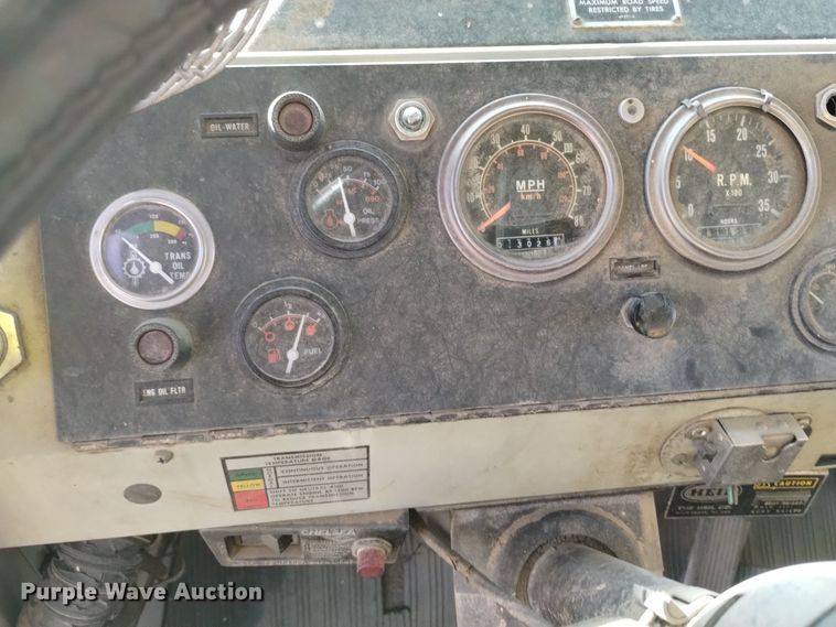 image for item DV6511 1984 Oshkosh  P-2330-1 dump truck