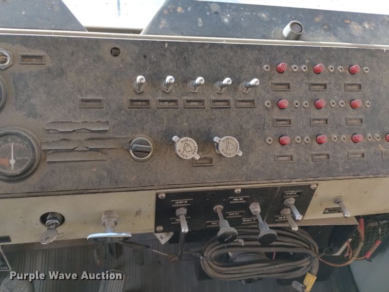 image for item DV6511 1984 Oshkosh  P-2330-1 dump truck