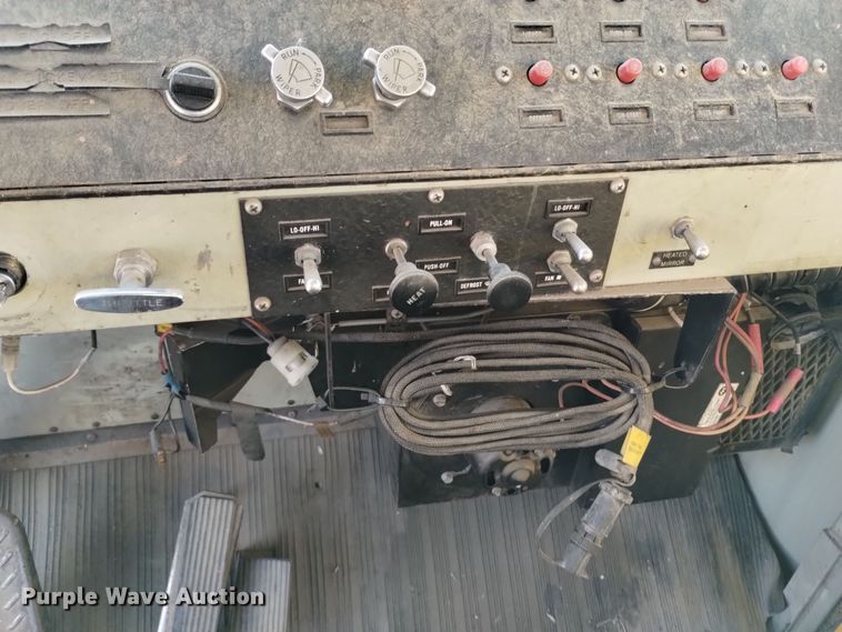 image for item DV6511 1984 Oshkosh  P-2330-1 dump truck