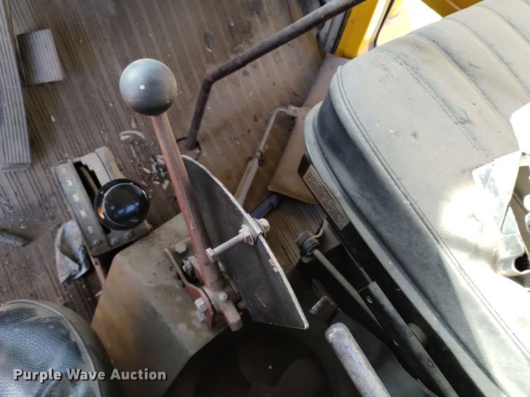 image for item DV6511 1984 Oshkosh  P-2330-1 dump truck