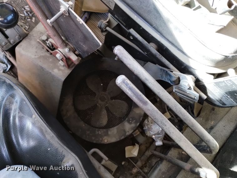 image for item DV6511 1984 Oshkosh  P-2330-1 dump truck