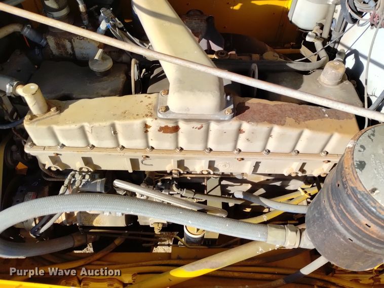 image for item DV6511 1984 Oshkosh  P-2330-1 dump truck