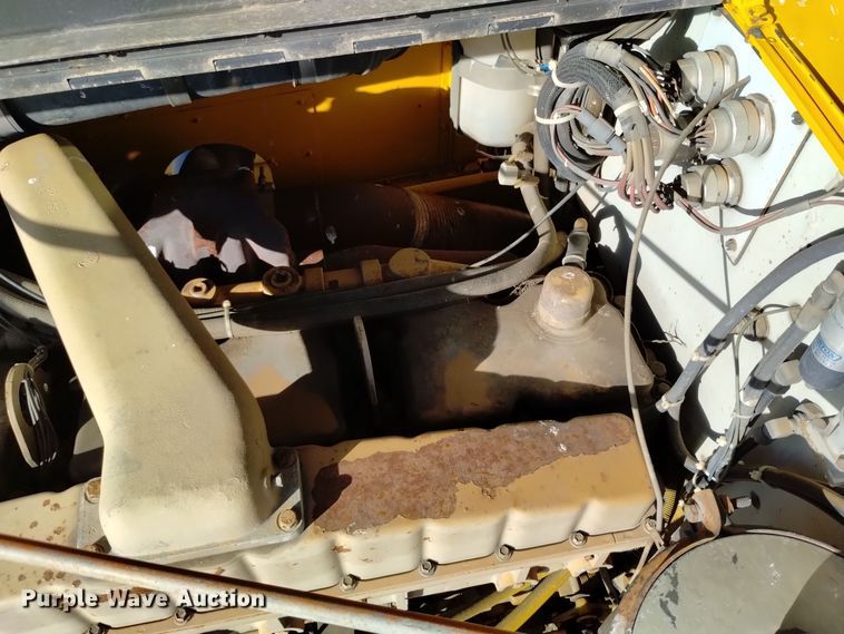 image for item DV6511 1984 Oshkosh  P-2330-1 dump truck