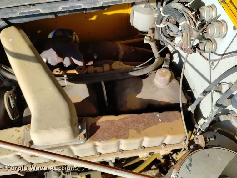 image for item DV6511 1984 Oshkosh  P-2330-1 dump truck