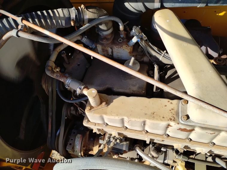 image for item DV6511 1984 Oshkosh  P-2330-1 dump truck