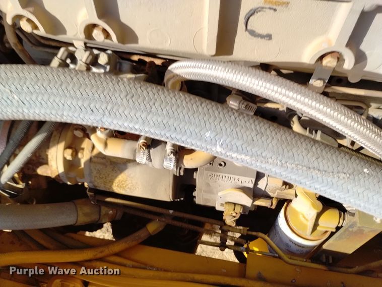 image for item DV6511 1984 Oshkosh  P-2330-1 dump truck