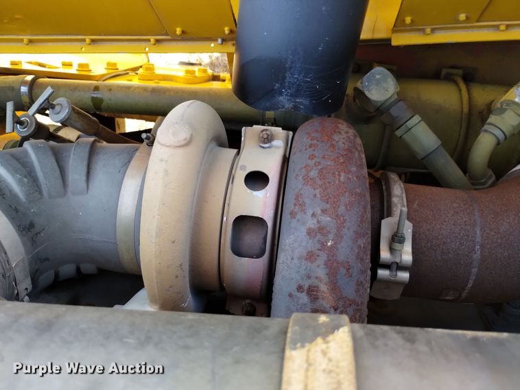 image for item DV6511 1984 Oshkosh  P-2330-1 dump truck