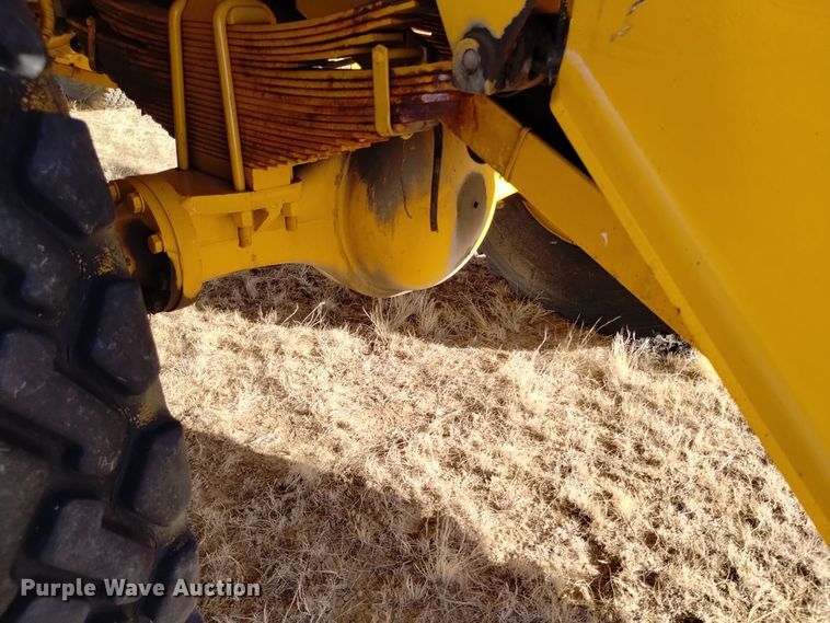 image for item DV6511 1984 Oshkosh  P-2330-1 dump truck