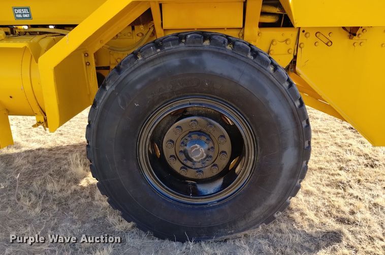 image for item DV6511 1984 Oshkosh  P-2330-1 dump truck