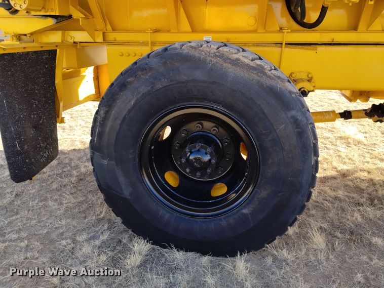 image for item DV6511 1984 Oshkosh  P-2330-1 dump truck