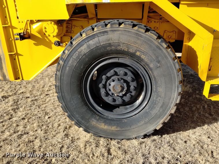 image for item DV6511 1984 Oshkosh  P-2330-1 dump truck