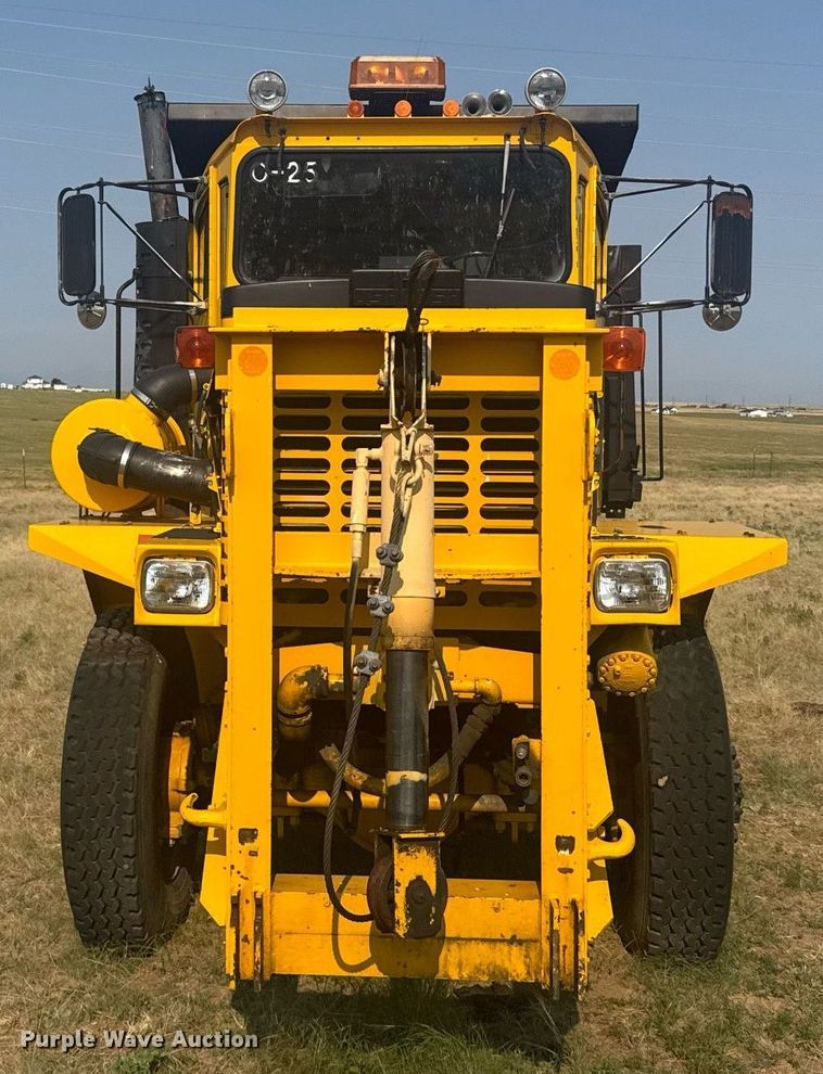 image for item DV6512 1987 Oshkosh  P-2530-SP dump truck