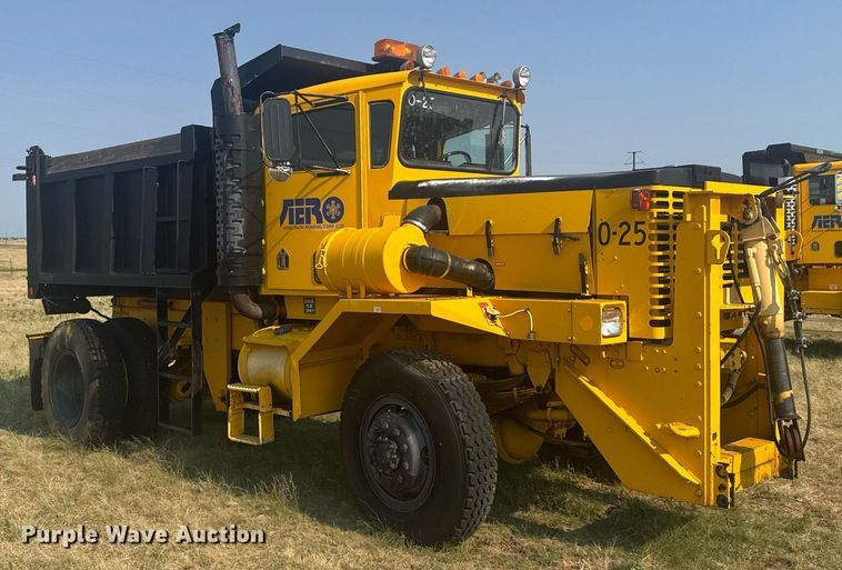 image for item DV6512 1987 Oshkosh  P-2530-SP dump truck