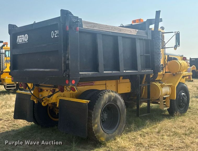 image for item DV6512 1987 Oshkosh  P-2530-SP dump truck