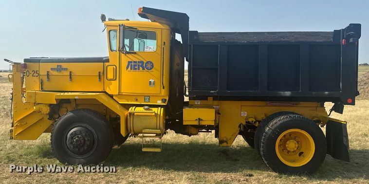 image for item DV6512 1987 Oshkosh  P-2530-SP dump truck