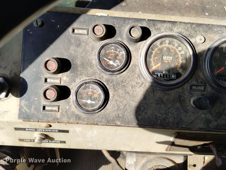 image for item DV6512 1987 Oshkosh  P-2530-SP dump truck