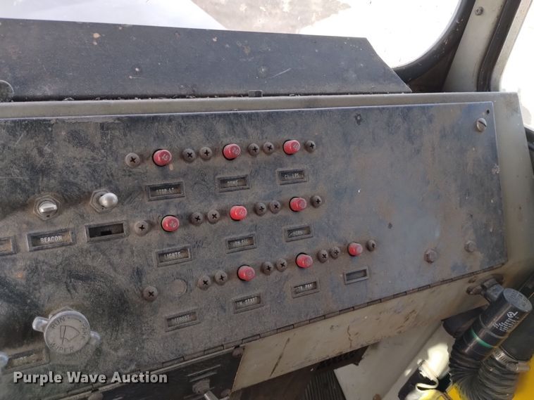 image for item DV6512 1987 Oshkosh  P-2530-SP dump truck