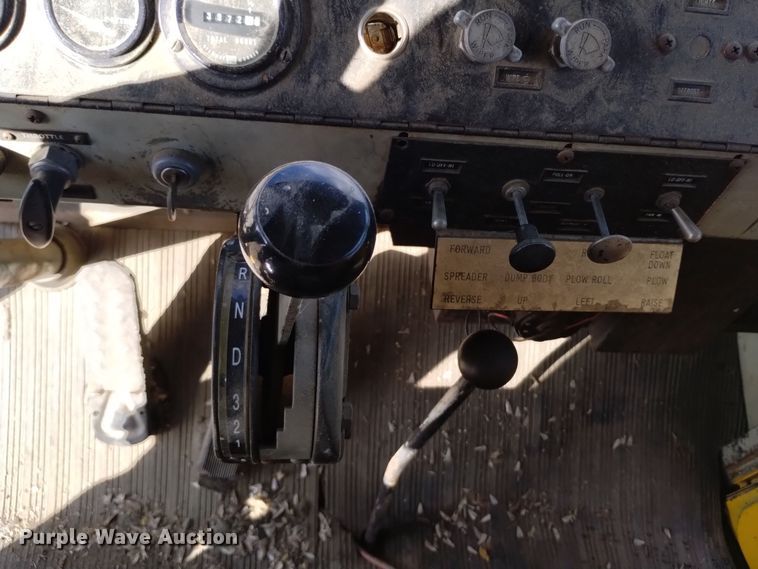 image for item DV6512 1987 Oshkosh  P-2530-SP dump truck