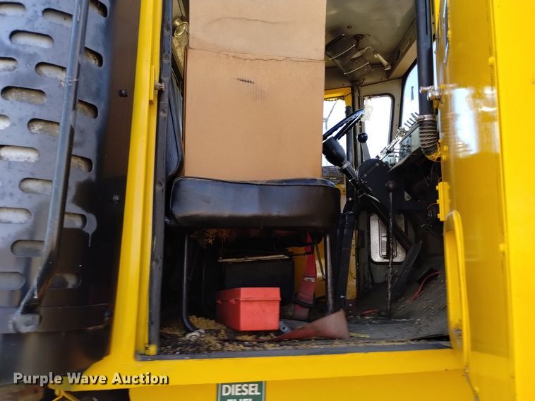 image for item DV6512 1987 Oshkosh  P-2530-SP dump truck