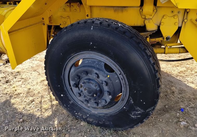 image for item DV6512 1987 Oshkosh  P-2530-SP dump truck