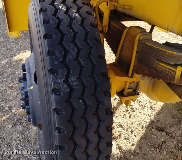 image for item DV6512 1987 Oshkosh  P-2530-SP dump truck