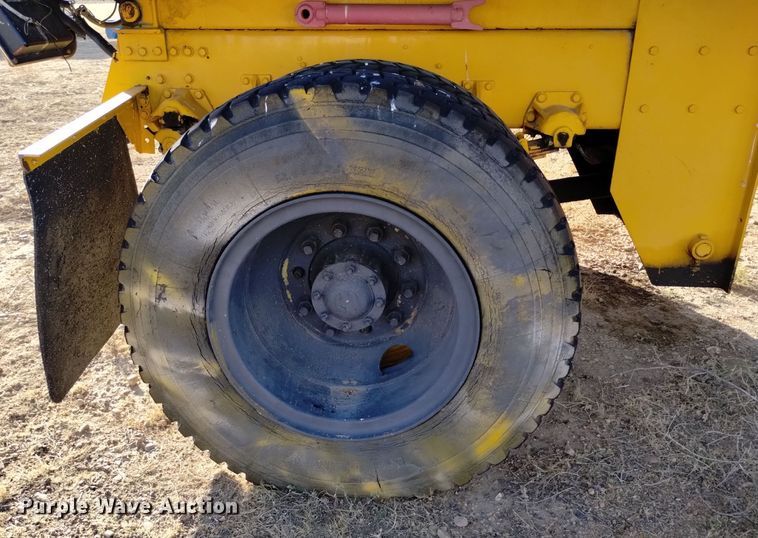 image for item DV6512 1987 Oshkosh  P-2530-SP dump truck