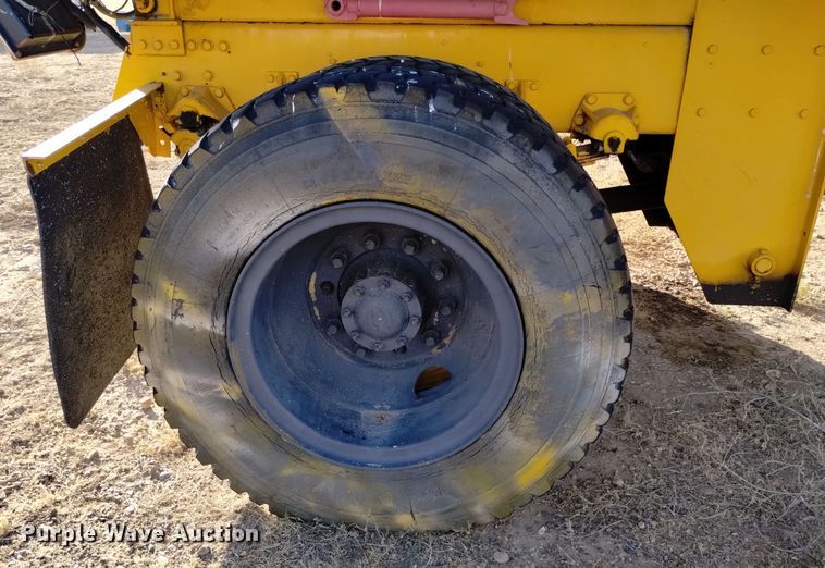 image for item DV6512 1987 Oshkosh  P-2530-SP dump truck