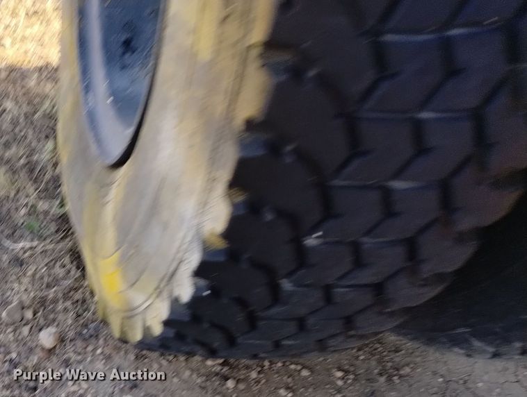 image for item DV6512 1987 Oshkosh  P-2530-SP dump truck