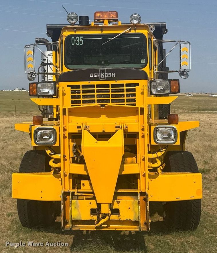 image for item DV6513 2002 Oshkosh  MPT-1826 dump truck