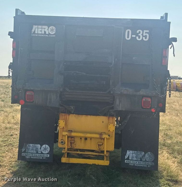 image for item DV6513 2002 Oshkosh  MPT-1826 dump truck