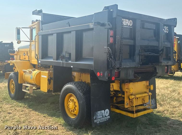 image for item DV6513 2002 Oshkosh  MPT-1826 dump truck