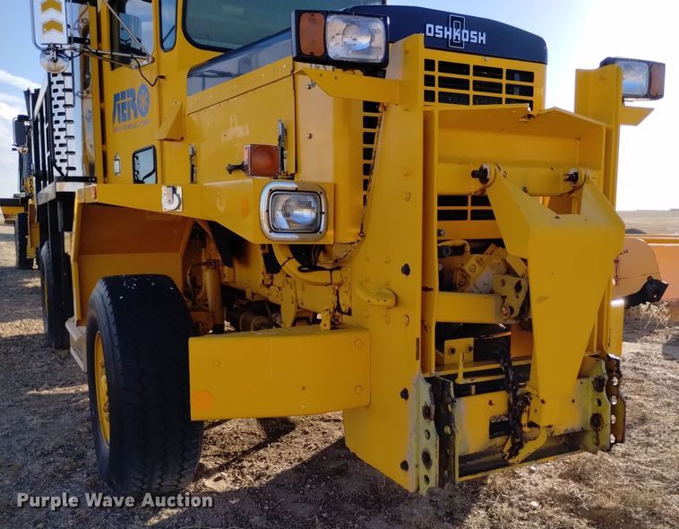 image for item DV6513 2002 Oshkosh  MPT-1826 dump truck