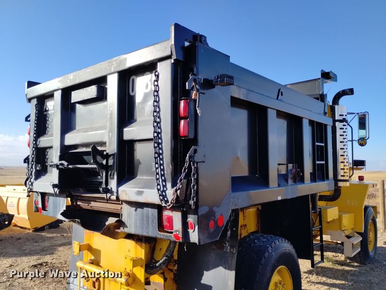 image for item DV6513 2002 Oshkosh  MPT-1826 dump truck