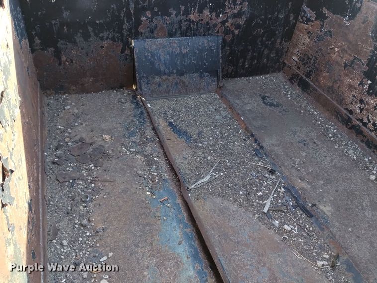 image for item DV6513 2002 Oshkosh  MPT-1826 dump truck