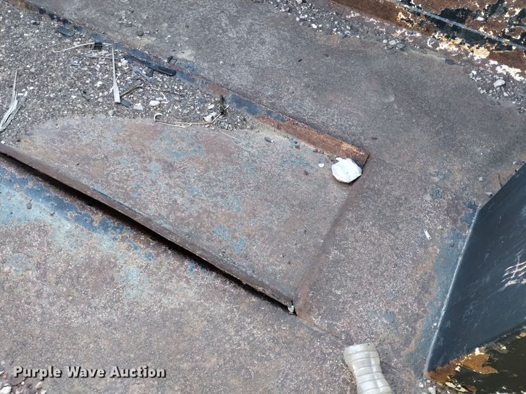 image for item DV6513 2002 Oshkosh  MPT-1826 dump truck