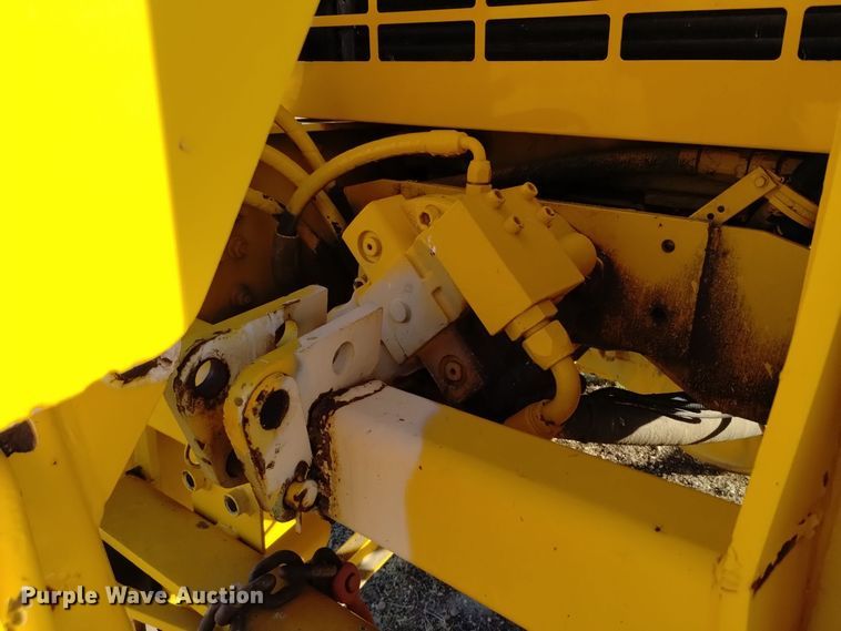 image for item DV6513 2002 Oshkosh  MPT-1826 dump truck