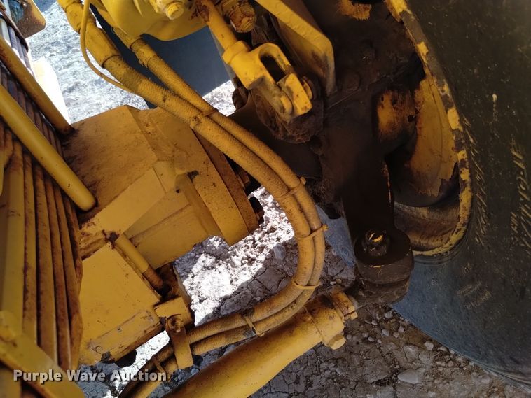 image for item DV6513 2002 Oshkosh  MPT-1826 dump truck