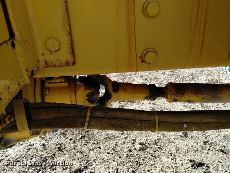 image for item DV6513 2002 Oshkosh  MPT-1826 dump truck