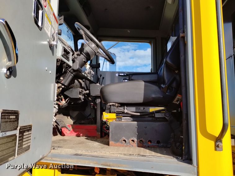 image for item DV6513 2002 Oshkosh  MPT-1826 dump truck