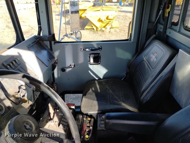 image for item DV6513 2002 Oshkosh  MPT-1826 dump truck