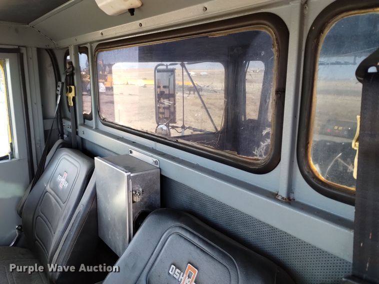 image for item DV6513 2002 Oshkosh  MPT-1826 dump truck