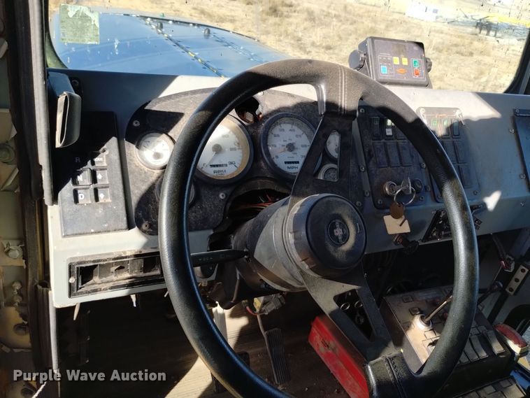 image for item DV6513 2002 Oshkosh  MPT-1826 dump truck