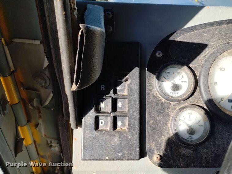 image for item DV6513 2002 Oshkosh  MPT-1826 dump truck