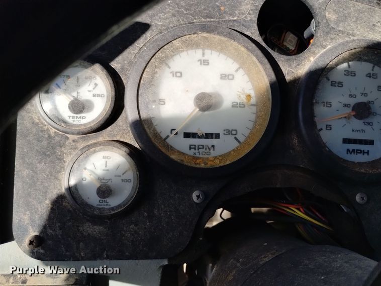 image for item DV6513 2002 Oshkosh  MPT-1826 dump truck