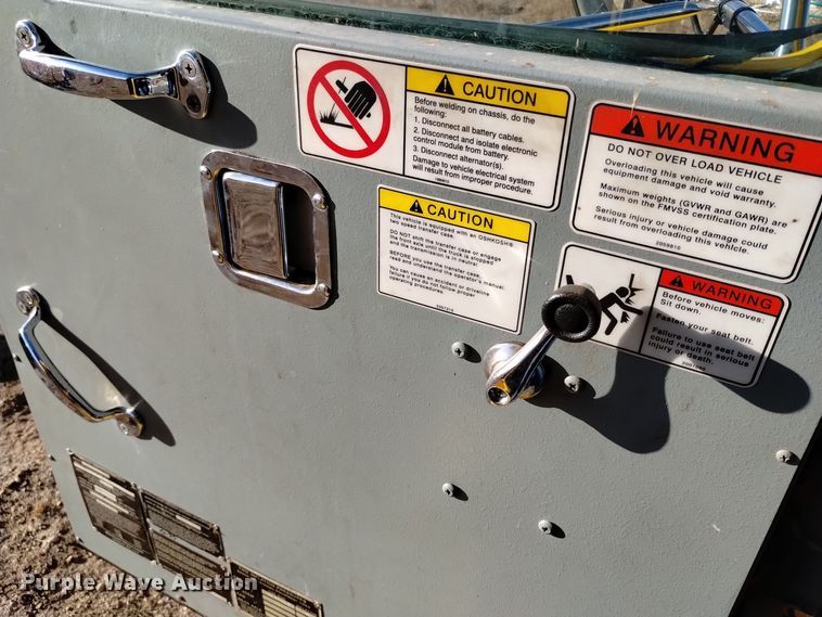 image for item DV6513 2002 Oshkosh  MPT-1826 dump truck