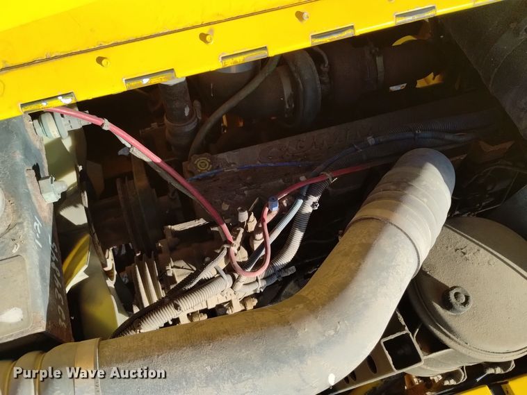 image for item DV6513 2002 Oshkosh  MPT-1826 dump truck