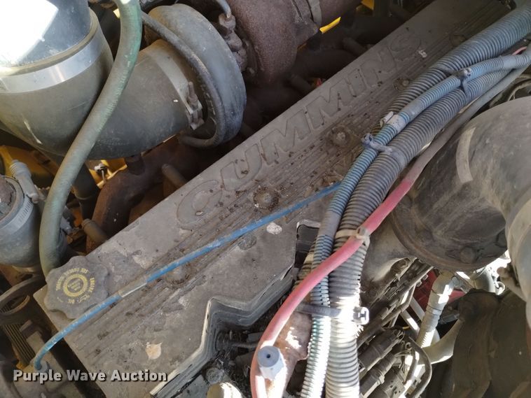 image for item DV6513 2002 Oshkosh  MPT-1826 dump truck