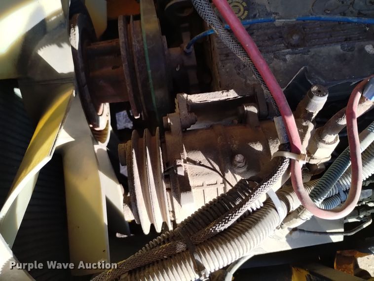 image for item DV6513 2002 Oshkosh  MPT-1826 dump truck