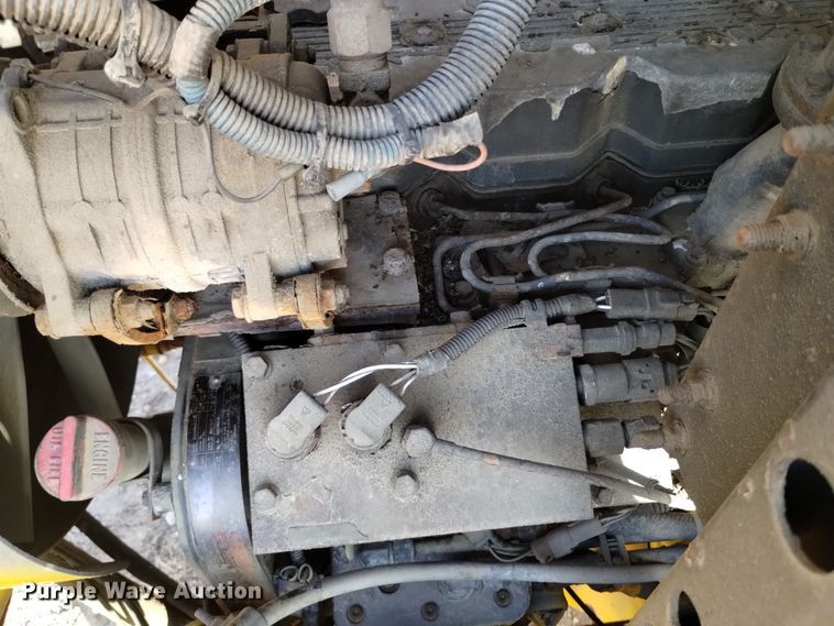 image for item DV6513 2002 Oshkosh  MPT-1826 dump truck